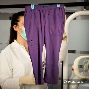 Sanibel Scrubs Maroon Cargo Size‎ L